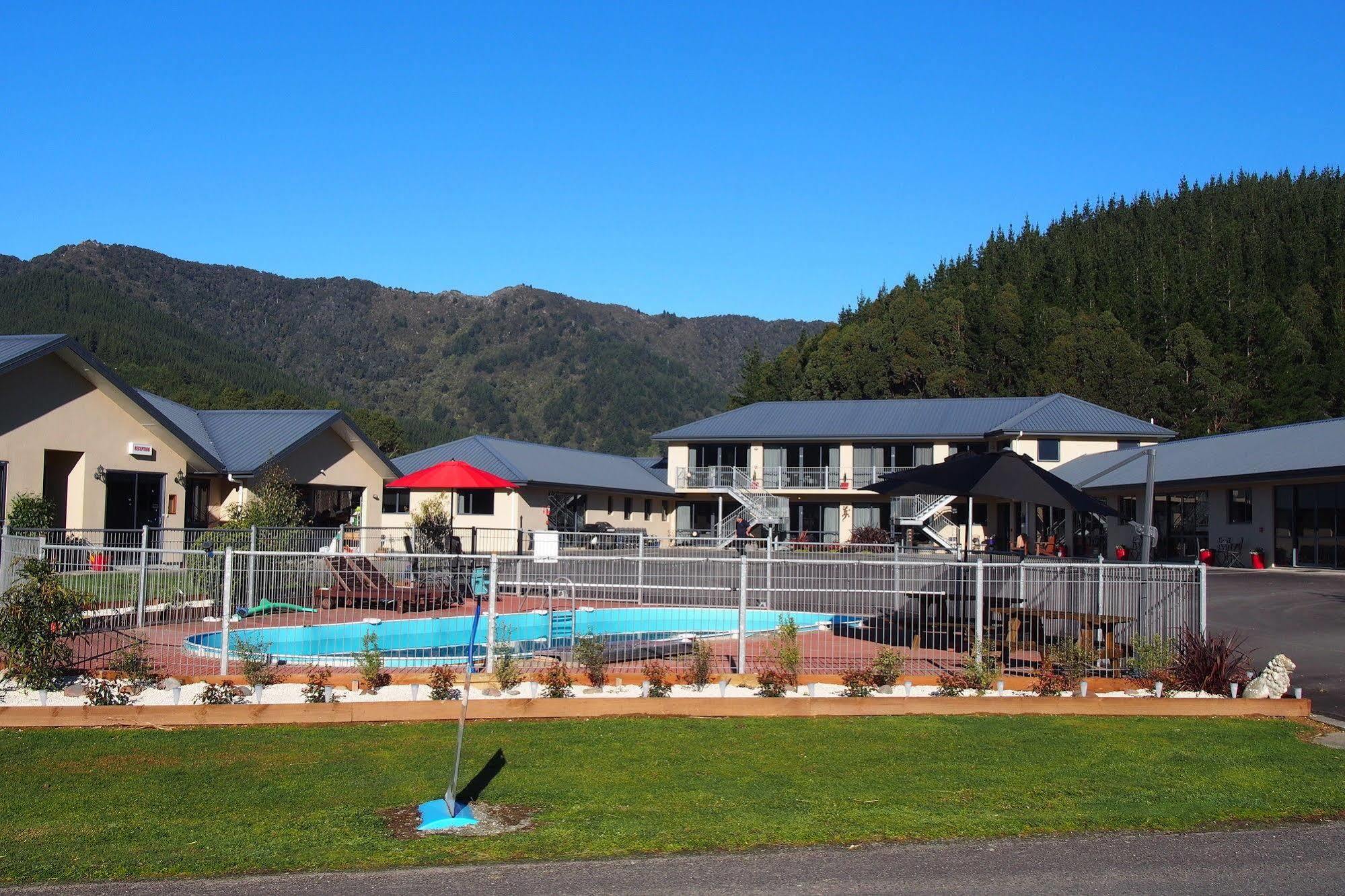 Linkwater Motel And Backpackers 외부 사진