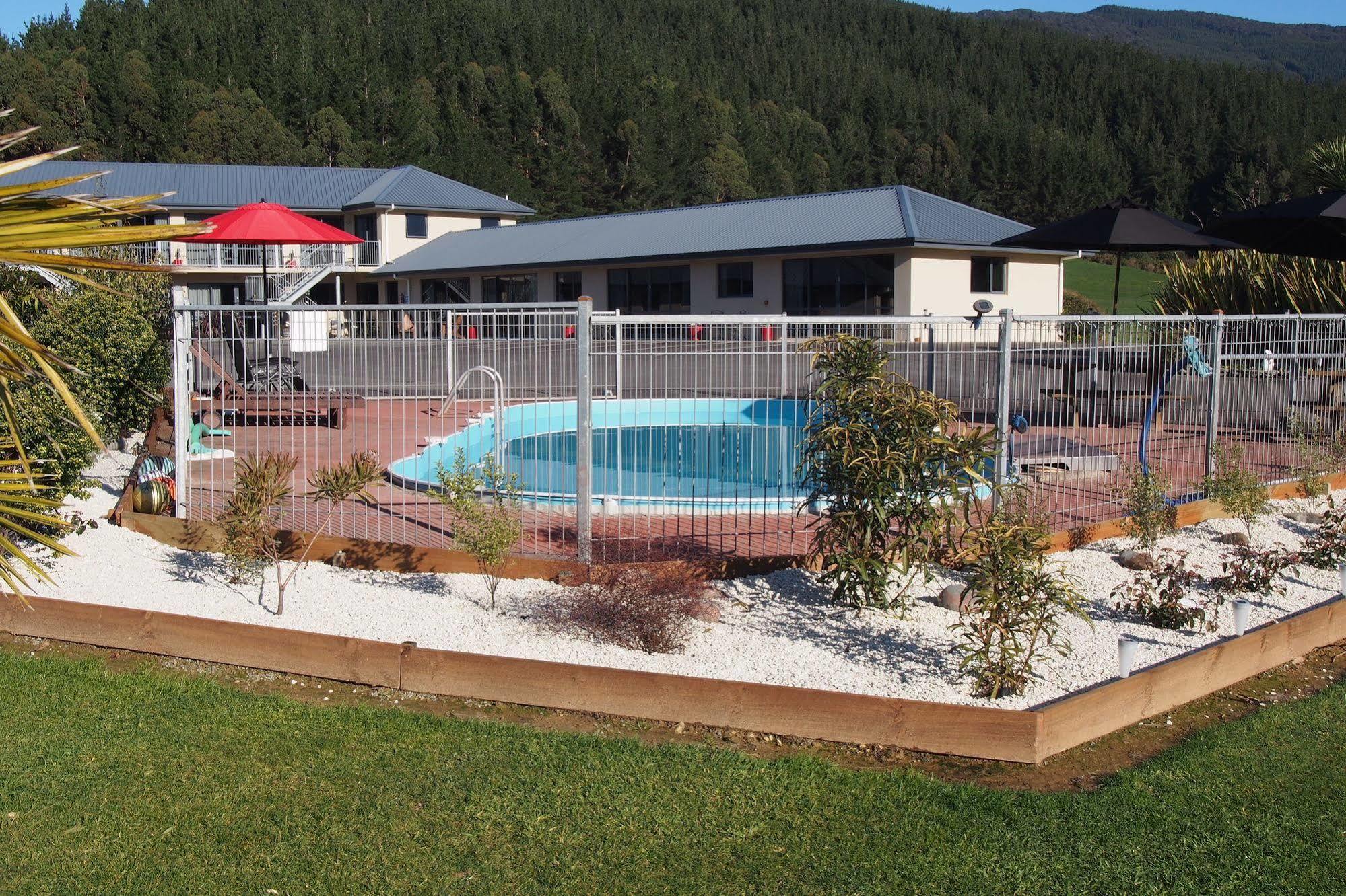 Linkwater Motel And Backpackers 외부 사진